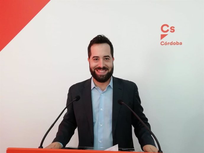 El portavoz adjunto de Cs en el Parlamento de Andalucía, Fran Carrillo, en la sede de la formación naranja en Córdoba.
