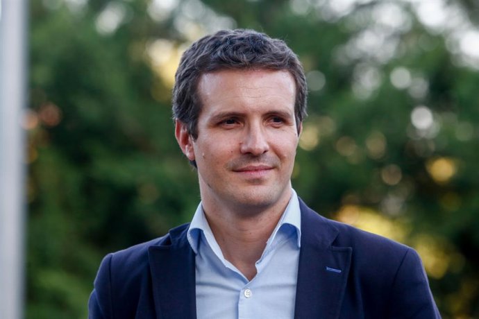 El presidente del PP, Pablo Casado, interviene y participa en los actos conmemorativos del 22 aniversario del asesinato de Miguel Ángel Blanco celebrados en los Jardines Miguel Ángel Blanco de Madrid.