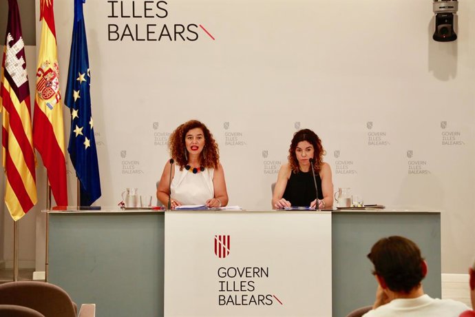 La consellera d'Hisenda i Relacions Exteriors, Rosario Snchez, i la portaveu del Govern, Pilar Costa