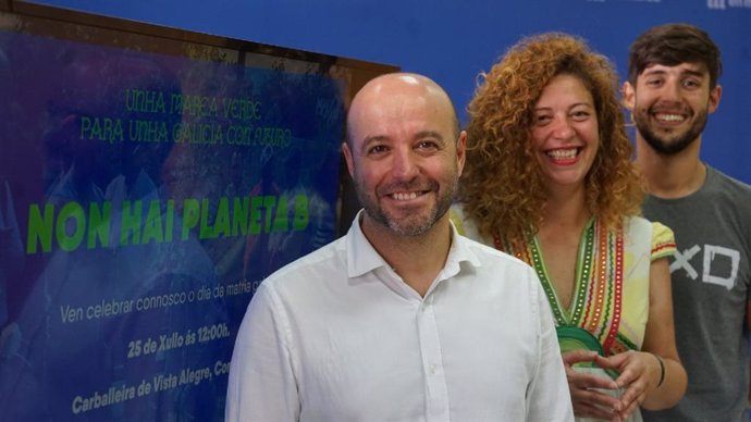 O portavoz de En Marea, Luís Villares, e os membros da coordinadora Ana Seijas e Adrián Deus na presentación dos actos do Día de Galicia