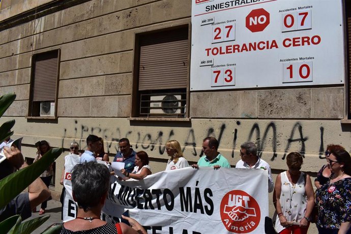 Concentración por la muerte de un trabajador en Berja (Almería)