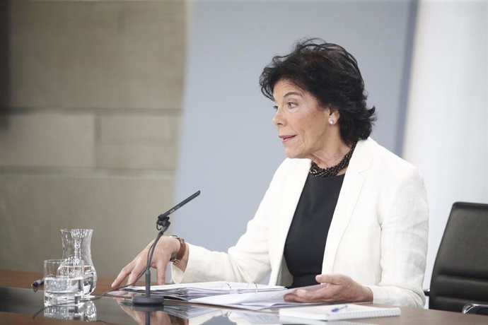 La ministra Portavoz, y de Educación y Formación Profesional en funciones, Isabel Celaá, comparece ante los medios de comunicación tras la reunión del Consejo de Ministros en Moncloa.