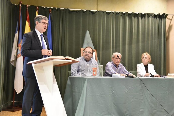 El consejero de Presidencia de Aragón, Vicente Guillén, en la constitución de la Comarca Central de Zaragoza.
