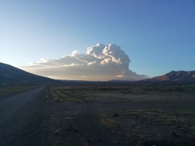 Volcán 'Ubinas' en erupción