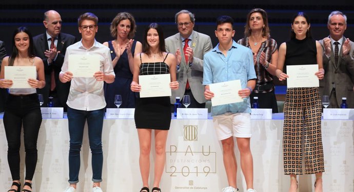La Generalitat distingui a los estudiantes que obtuvieron un excelente en las PAU