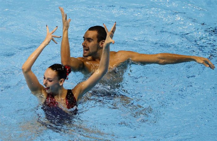 Los nadadores españoles de sincronizada Emma García y Pau Ribes.
