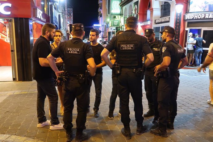 Agentes de la policia local de Sant Antoni
