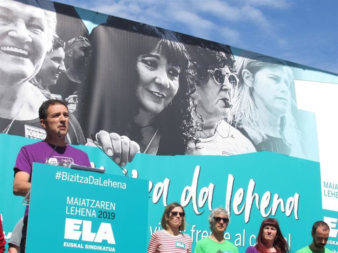 Mitxel Lakuntza (ELA) en el acto del 1 de Mayo en Bilbao
