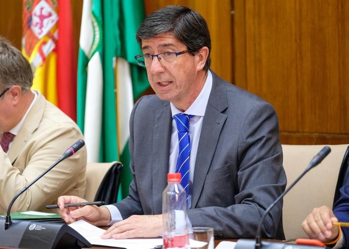 El vicepresidente y consejero de Turismo, Regeneración, Justicia y Administración Local, Juan Marín, en comisión parlamentaria.