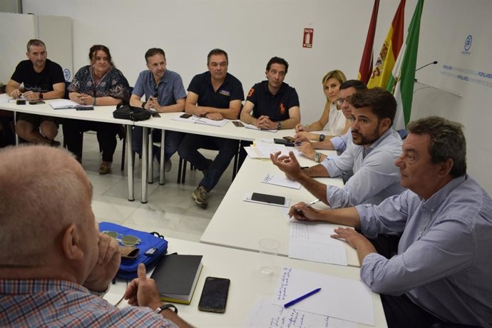 Reunión del portavoz del Partido Popular en el Ayuntamiento de Sevilla, Beltrán Pérez, con los distintos sindicatos del Ayuntamiento