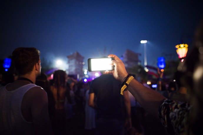 El uso de móviles en los festivales de música