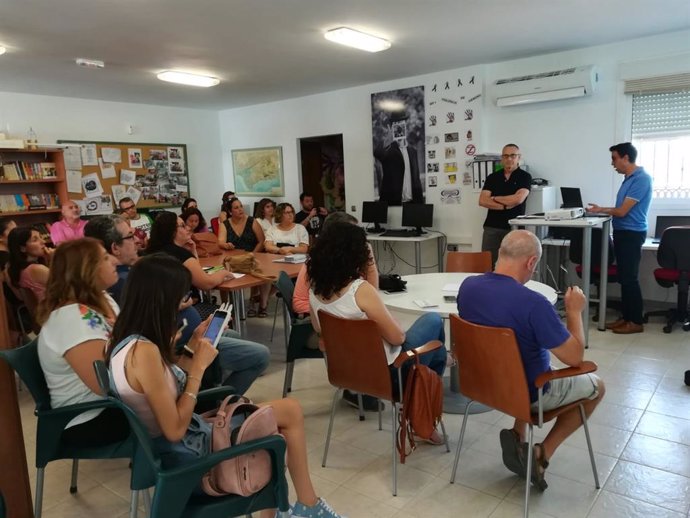 Curso de administración electrónica en el centro Guadalinfo de Íllar