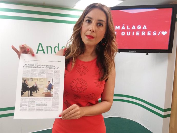 La secretaria de Políticas Migratorias y Andaluces en el Exterior del PSOE-A, Beatriz Rubiño, en rueda de prensa.