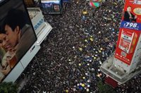 Miles de manifestantes vuelven a marchar por Hong Kong contra el Gobierno regional