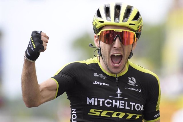 18 July 2019, France, Bagneres-de-Bigorre: Britain cyclist Simon Yates of Mitchelton - Scott celebrates winning the twelveth stage of the 106th edition of the Tour de France cycling race, 209,5 km from Toulouse to Bagneres-de-Bigorre. Photo: Yorick Jansen
