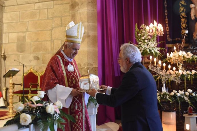 O presidente do Parlamento de Galicia é convidado a pronunciar a ofrenda ao Santísimo Cristo dos Afligidos de Bouzas