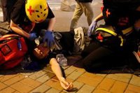 Presuntos miembros de la mafia china agreden en Hong Kong a varios manifestantes contra la ley de extradición