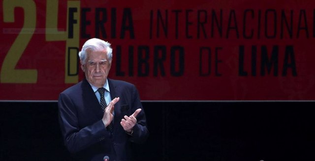 Mario Vargas Llosa en la Feria del Libro
