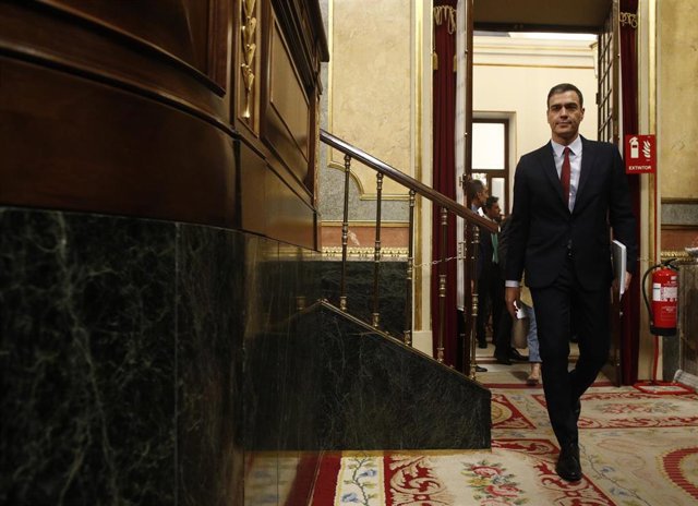 El presidente del Gobierno en funciones y candidato del PSOE a la reelección, Pedro Sánchez, se dirige a intervenir desde la tribuna del Congreso de los Diputados en la primera sesión del debate de investidura a la Presidencia del Gobierno.