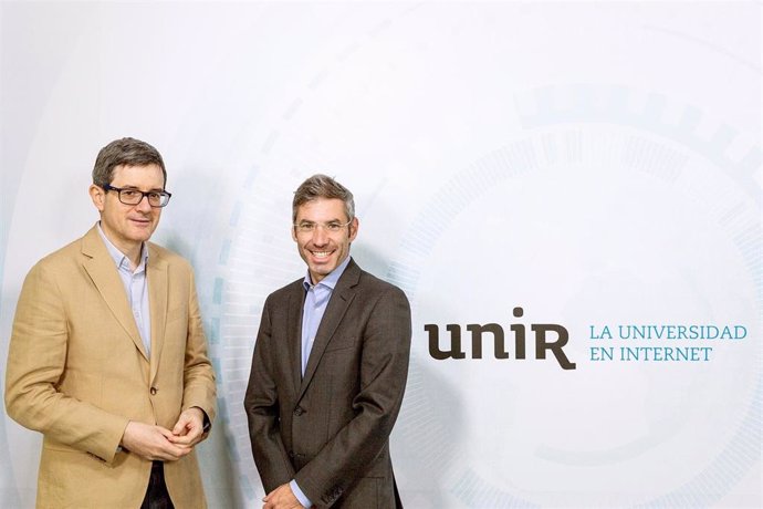 Firma de un convenio entre la Universidad Internacional de La Rioja y get brit!