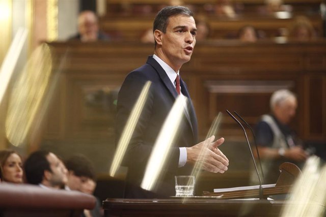 El presidente del Gobierno en funciones y candidato del PSOE a la reelección, Pedro Sánchez, interviene desde la tribuna del Congreso de los Diputados en la primera sesión del debate de investidura a la Presidencia del Gobierno.