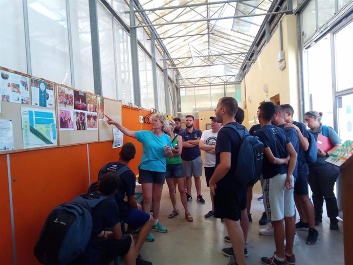 Alumnos recorren las instalaciones de Clisol