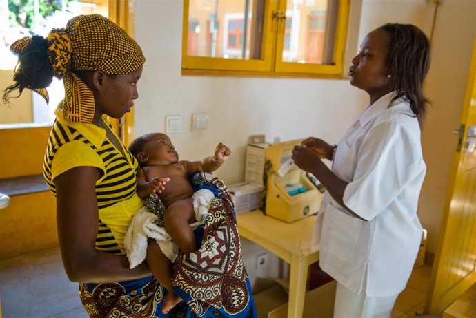 Siete empresas cántabras colaboran con "la Caixa" para vacunar a 5.267 niños en África y Latinoamérica 