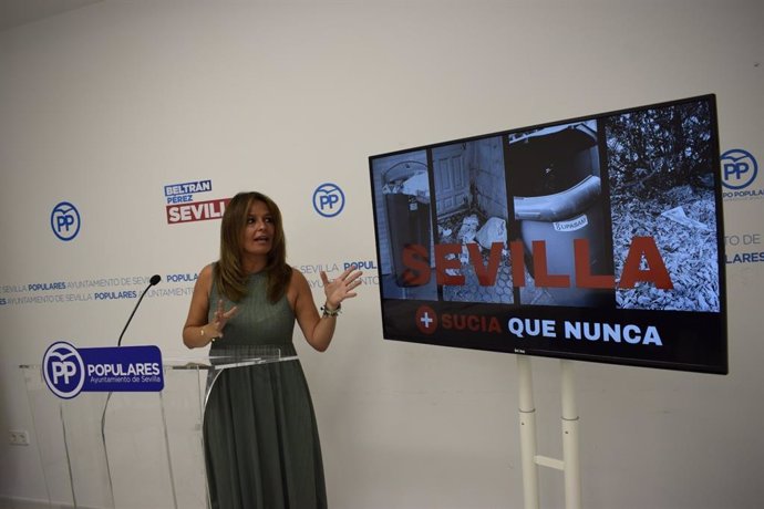 Evelia Rincón en rrueda de prensa.