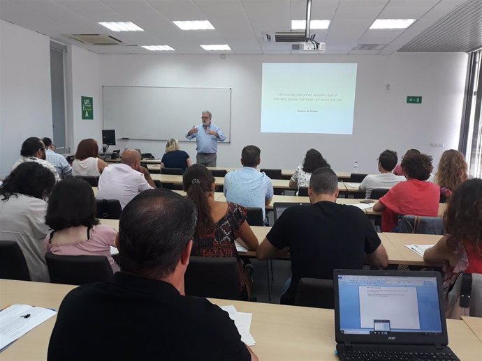 El experto en psicología política Daniel Eskibel en los cursos de verano de la Universidad Internacional de Andalucía (UNIA)