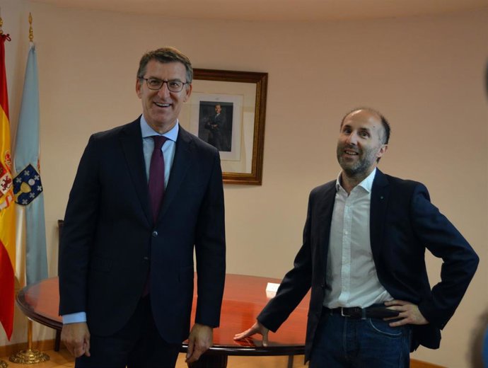 El presidente de la Xunta, Alberto Núñez Feijóo, y el alcalde de Ourense, Gonzalo Pérez Jácome, tras la reunión en la ciudad de As Burgas