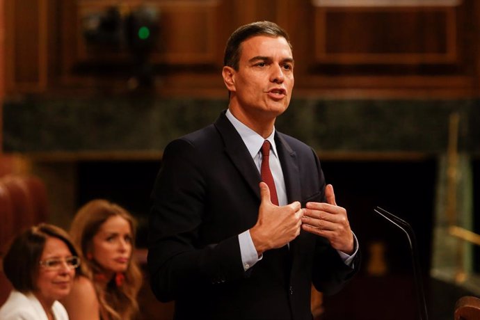 El president del Govern en funcions i candidat del PSOE a la reelecció, Pedro Sánchez, dóna la rplica al discurs del president del PP, durant la primera sessió del debat d'investidura a la Presidncia del Govern al Congrés dels Diputats