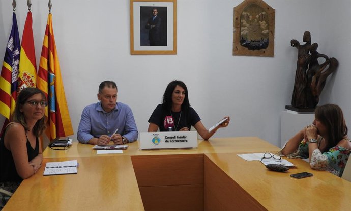 Imatge de la presentació de la campanya del Consell de Formentera sobre la venda ambulant.