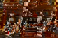 Iglesias avisa que Podemos no puede ser "mero decorado" en el Gobierno y pide a Sánchez "respeto"