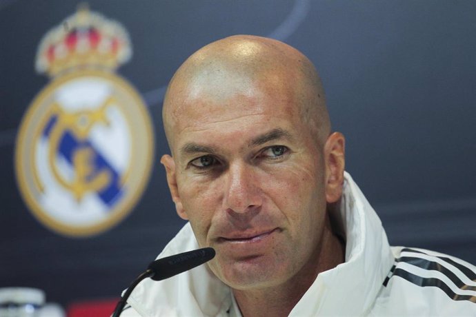 El entrenador del Real Madrid Zinedine Zidane en una rueda de prensa en Valdebebas