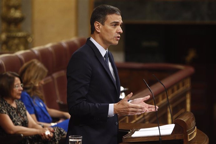 El candidato socialista a la Presidencia del Gobierno, Pedro Sánchez, interviene durante la segunda jornada de la sesión de investidura