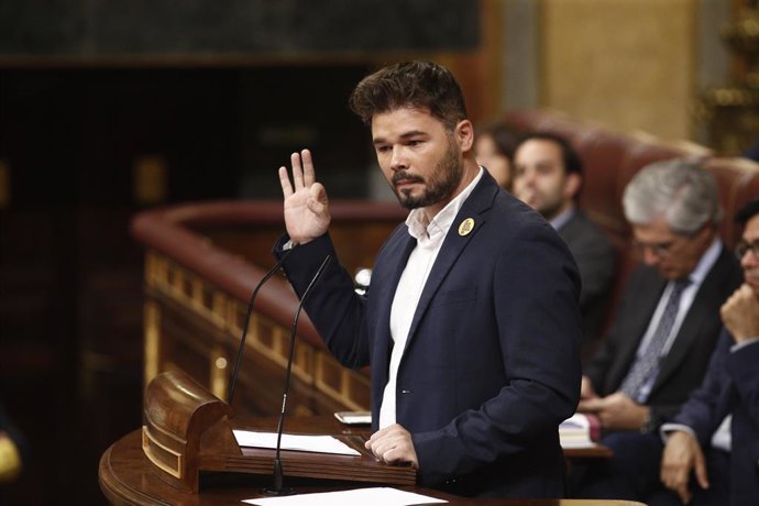El portaveu d'ERC,  Gabriel Rufián, intervé durant la segona sessió del debat d'investidura del candidat socialista a la Presidncia del Govern, Pedro Sánchez