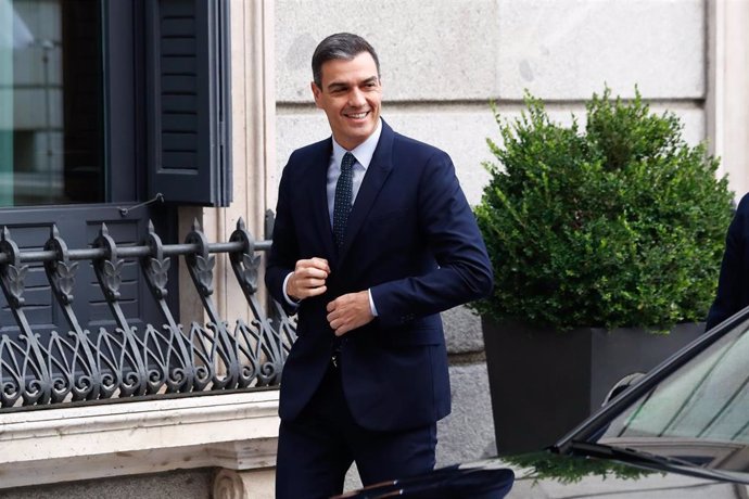 El presidente del Gobierno en funciones y candidato a la reelección por el PSOE, Pedro Sánchez, a su llegada al Congreso de los Diputados para la segunda sesión del debate de investidura del candidato socialista a la Presidencia del Gobierno.