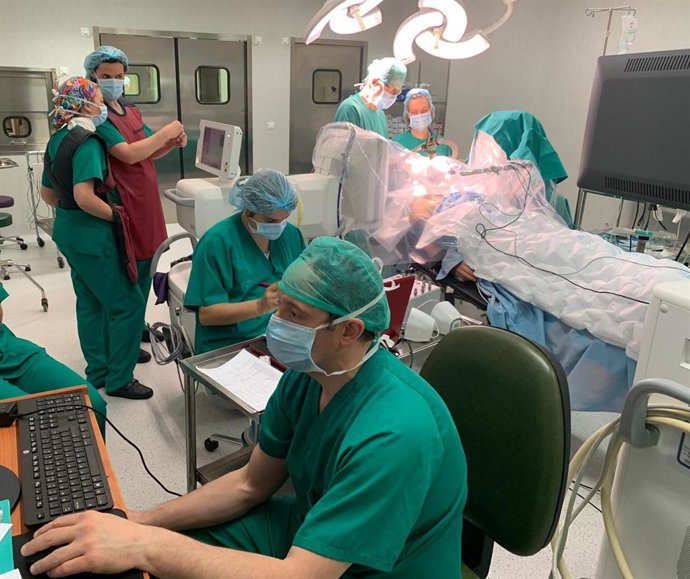Equipo del Servicio de Neurocirugía del Centro Médico de Asturias.