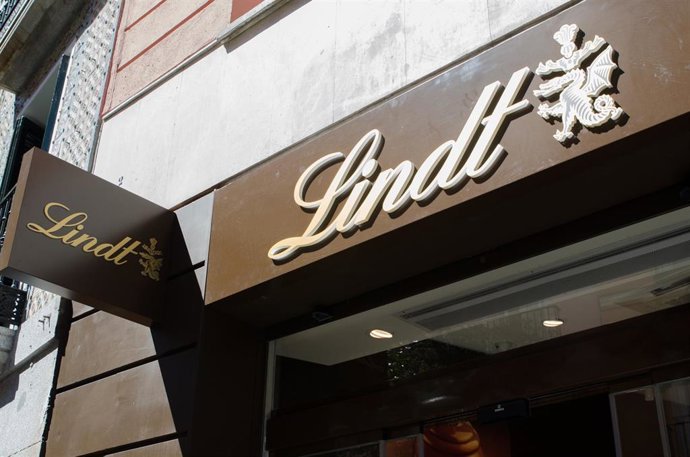 Tiendas, tienda, Lindt, chocolatería, tiendas de Fuencarral, compras, compra, gente comprando, comprar, precio, precios, consumo, IPC