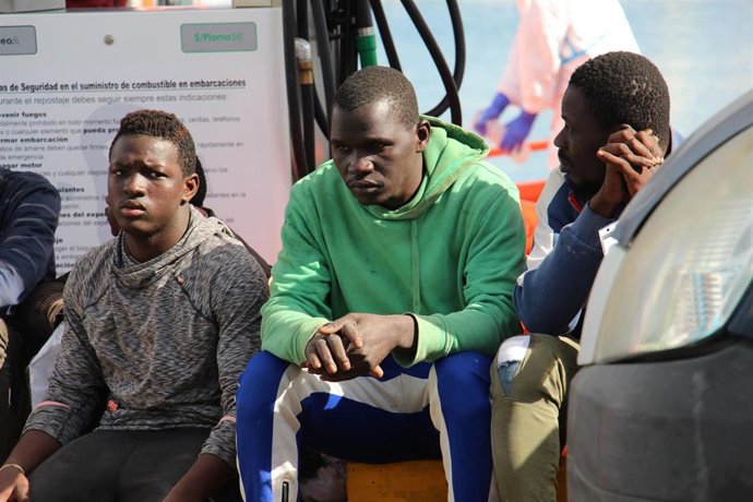 Salvamento Marítimo Alcor recoge a 50 inmigrantes subsaharianos llegados a las Islas Chafarinas