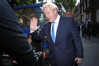 Johnson gana las primeras 'tory' y promete "cumplir el Brexit, unir al país y derrotar a Corbyn"