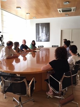 Imagen de un momento del encuentro institucional de este martes entre el alcalde y parte de la Corporación logroñesa con los responsables de UGT en La Rioja.
