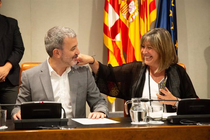 El vicepresidente primero de la Diputación de  Barcelona, Jaume Collboni (1i), y la presidenta de la Diputación de Barcelona y alcaldesa de LHospitalet de Llobregat, Núria Marín (2i), durante el pleno del cartapacio de la Diputación de Barcelona.