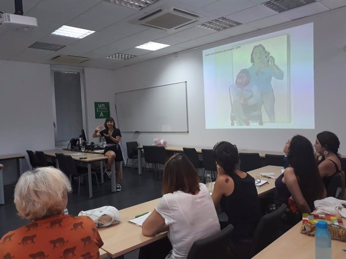 La especialista en arteterapia Sandra Melgar interviene en los cursos de verano de la Universidad Internacional de Andalucía (UNIA)