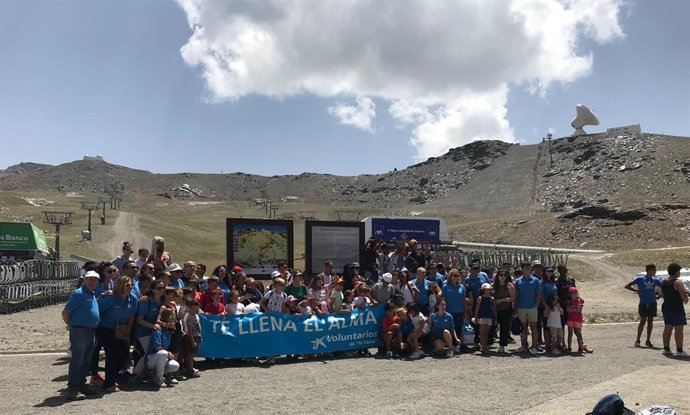Voluntarios de 'La Caixa' en Sierra Nevada