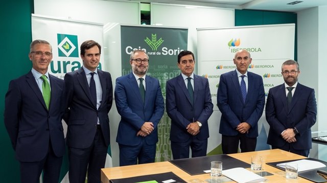 Firma del acuerdo entre Iberdrola y Caja Rural de Soria