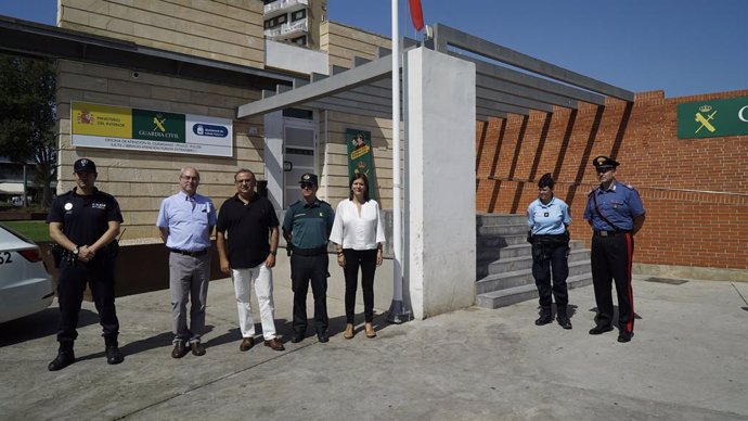 L'alcalde de Calvi, Alfonso Rodríguez, a la visita de la nova oficina de la Gurdia Civil a Magaluf 