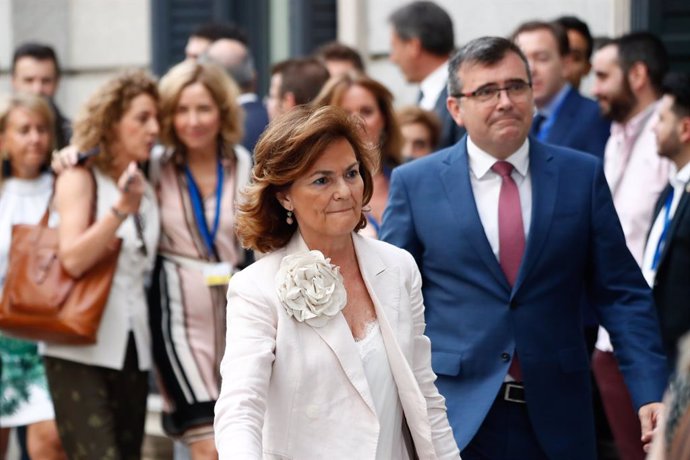 La vicepresidenta en funcions, Carmen Calvo, a la seva arribada al Congrés dels Diputats per a la segona sessió del debat d'investidura del candidat socialista a la Presidncia del Govern.