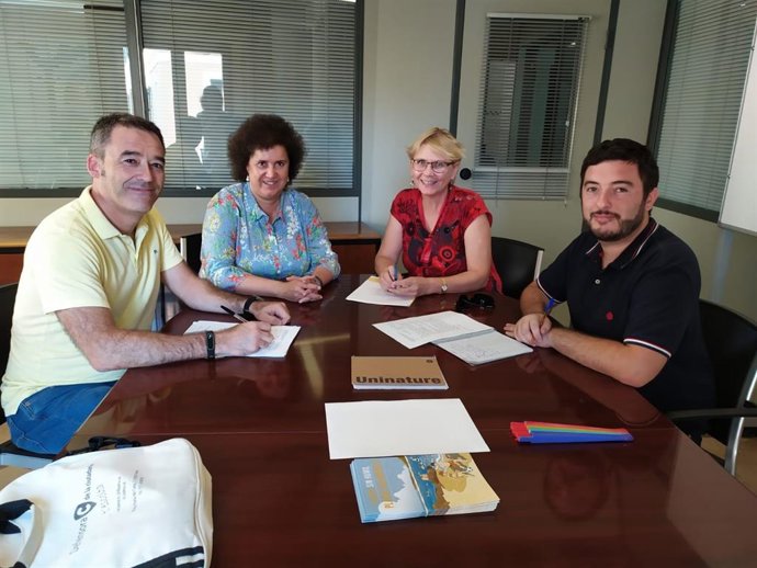 Reunión entre la Defensora de la Ciudadanía de Palma, y la regidora y el director del Area de Salut del Ayuntamiento