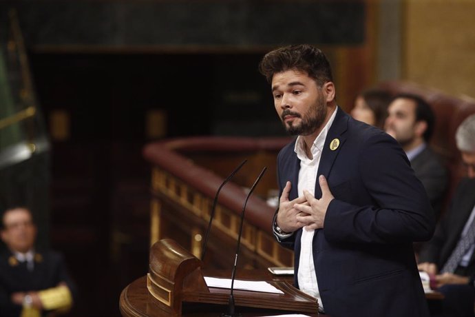 El portaveu d'ERC,  Gabriel Rufián, intervé durant la segona sessió del debat d'investidura del candidat socialista a la Presidncia del Govern, Pedro Sánchez